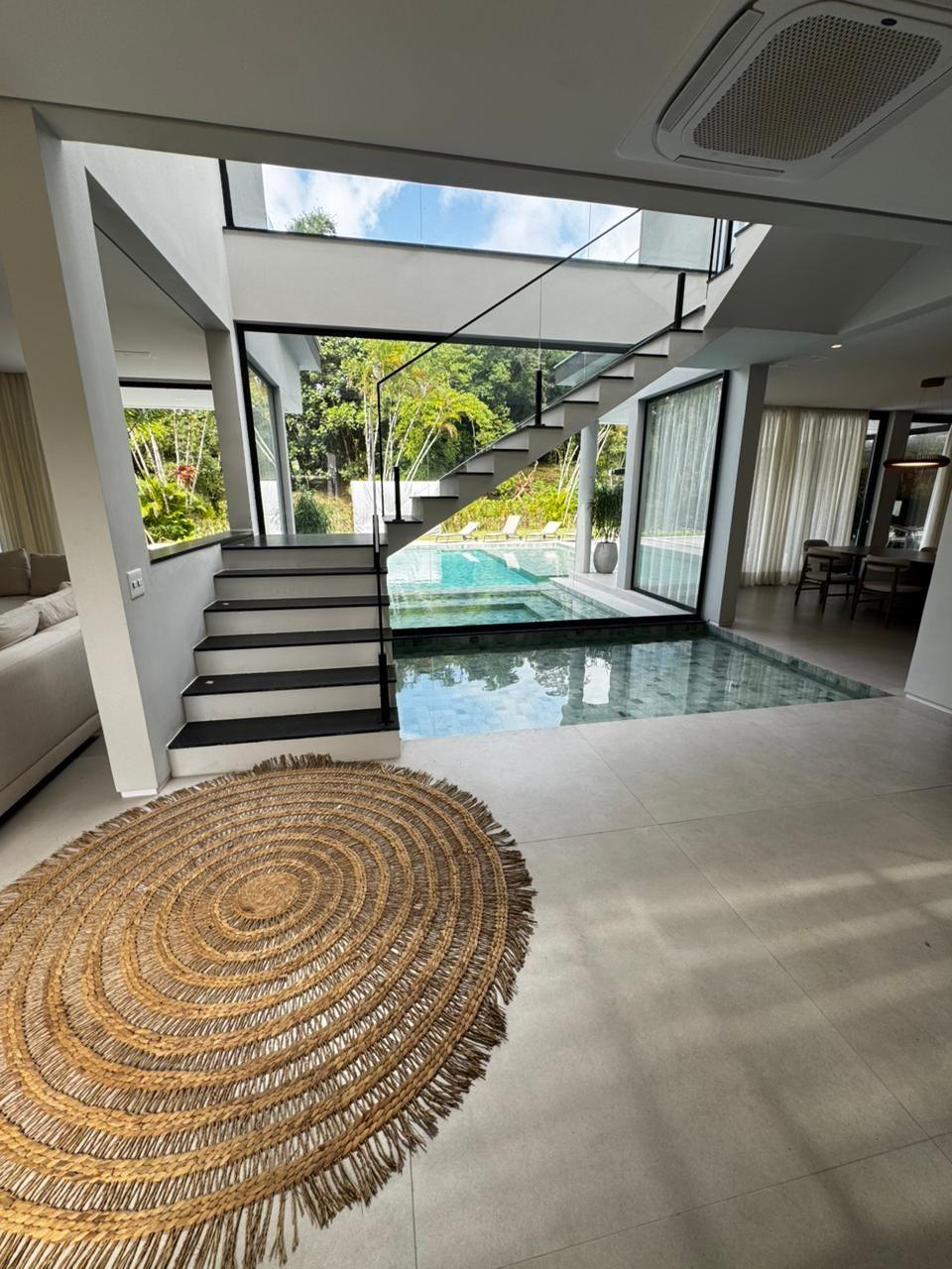 Hall com piscina interna